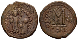 Heraclius, with Heraclius Constantine. Follis. Año 3 = 612/3 d.C. Constantinople. (Mib-160). (Sear-805). Anv.: Crowned and draped figures of Heraclius...