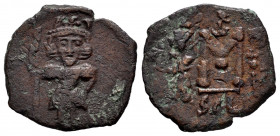 Constantine IV Pogonatus. Follis. 672-677 d.C. Syracuse Mint. (Doc-62). (Mib-105). (Sear-1209). Anv.: Constantine, helmeted and cuirassed, standing fa...
