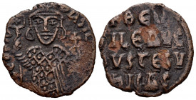 Theophilus. Follis. 829-842 d.C. Constantinople. (Doc-15c). (Sear-1667). Anv.: Crowned half-length figure facing, holding labarum and globus cruciger....