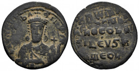 Constantine VII Porphyrogenitus and Romanus I Lecapenus. Follis. 913-959 d.C. Constantinople. (Sear-1761). Anv.: +CONST' bASIL' ROm./ Facing bust of C...