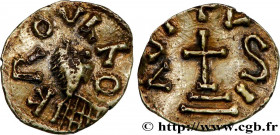 CARVILLE (CAROVILLO)
Type : Triens, monétaire AVITVS 
Date : (VIIe siècle) 
Mint name / Town : Carville 
Metal : gold 
Diameter : 13,5  mm
Orientation...