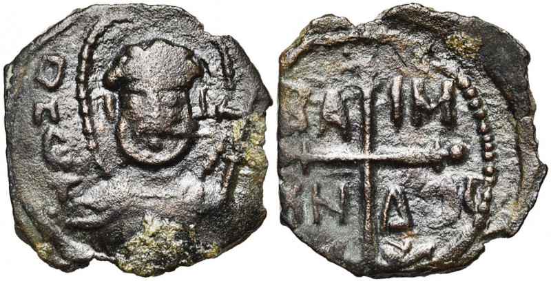 PRINCIPAUTE D''ANTIOCHE, Bohémond II (1126-1130), AE follis. D/ B. nimbé de sain...