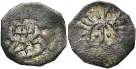 ROYAUME DE JERUSALEM, SEIGNEURIE DE SIDON, Cu pougeoise anonyme, vers 1192-1220 (?). D/ Bâtiment sous une croix. R/ Flèche entre deux points. Metcalf ...