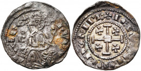 ROYAUME DE CHYPRE, Hugues IV (1324-1359), AR demi-gros. D/ Le roi trônant de f. sur deux lions, ten. un sceptre et un gl. cr. Une croisette sur le col...