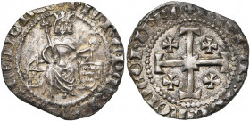 ROYAUME DE CHYPRE, Pierre II (1369-1382), AR gros, Nicosie. D/ Le roi trônant de f., ten. un sceptre fleurdelisé et un gl. cr. A d., son écu. R/ Croix...