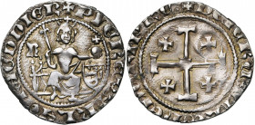 ROYAUME DE CHYPRE, Pierre II (1369-1382), AR gros. D/ Le roi trônant de f., ten. un sceptre fleurdelisé et un gl. cr. A g., R. A d., son écu. R/ Croix...