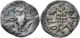 MONCASTRO, colonie génoise, AE follaro, 1449-1454. D/ T. de taureau de f. R/ Croisette cantonnée de quatre points. Légende dégénérée. Lunardi, Colonie...