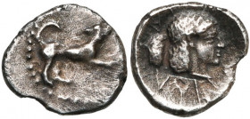 SICILE, SEGESTE, AR litre, 480-461 av. J.-C. D/ Chien bondissant à d. R/ ΣAΓΕΣTAZI T. de la nymphe Aigiste à d. SNG Lloyd 1188; SNG ANS -; Hurter, Seg...
