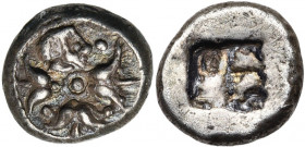 REGION THRACO-MACEDONIENNE, AR tiers de statère, vers 530-525 av. J.-C., Stageira. D/ Annelet centré d''un globule entouré de trois fleurs, séparées p...