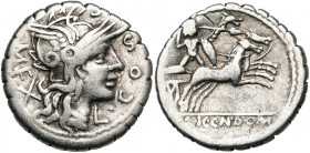 L. Cosconius, L. Licinius et Cn. Domitius, AR denier serratus, 118 av. J.-C., Narbonne. D/ L· COSCO· M· F (S couché) T. casquée de Roma à d. Derrière ...