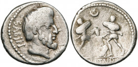 L. Titurius Sabinus, AR denier, 89 av. J.-C., Rome. D/ SABIN T. barbue du roi Tatius à d. A d., une palme. R/ L·TITVRI L''enlèvement des Sabines. Cr. ...