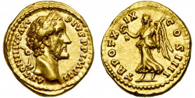 ANTONIN le Pieux (138-161), AV aureus, 155-156, Rome. D/ ANTONINVS AVG PIVS PP IMP II T. l. à d. R/ TR POT XIX COS IIII Victoire marchant à g., ten. u...