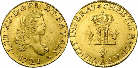 FRANCE, Royaume, Louis XV (1715-1774), AV louis d''or aux deux L, 1721A, Paris. Réformation. D/ B. nu, lauré à d. R/ Deux L adossés sous une couronne,...