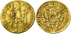 SAINT EMPIRE, Charles VI (1711-1740), AV ducat, 1736, Prague. Type hongrois. D/ L''empereur deb. à d., ten. un sceptre et un gl. cr. R/ Aigle impérial...