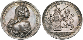 PAYS-BAS SEPTENTRIONAUX, AR médaille, 1747, van Swinderen. Guillaume IV d''Orange, nouveau stadhouder des Provinces-Unies. D/ B. dr. à d., les cheveux...