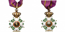 BELGIQUE, Ordre de Léopold, croix de commandeur, modèle unilingue en or (58 mm), fabrication Wolfers, avec ruban surchargé d’une rayure d’or pour serv...