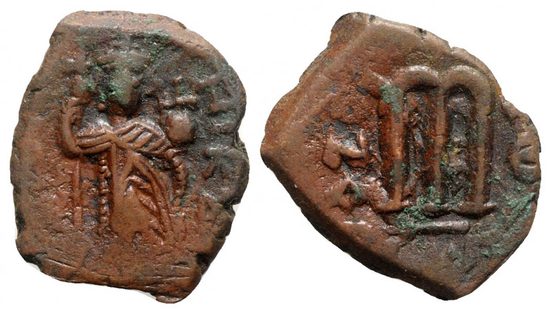 Constans II (641-668). Æ 40 Nummi (23mm, 5.48g, 7h). Constantinople. Constans st...