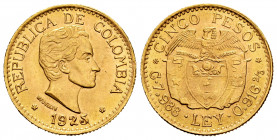Colombia. 5 pesos. 1925. (Km-204). Au. 7,95 g. AU. Est...350,00. 

Spanish description: Colombia. 5 pesos. 1925. (Km-204). Au. 7,95 g. EBC+. Est...3...