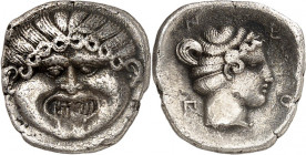 MAKEDONIEN. 
NEAPOLIS (Kavala). 
Triobolon (424/350 v.Chr.) 1,69g. Gorgoneion / N-E-O- P Kopf der Artemis mit hochgestecktem Haar n.r. SNG Cop. 227f...