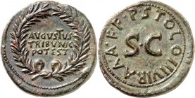 RÖMISCHES KAISERREICH. 
- Mzm. Publius Licinius Stolo 17 v. Chr. AE-Dupondius 11,84g. Corona civica mit AVGVSTVS - TRIBVNIC - POTEST / P STOLO III VI...