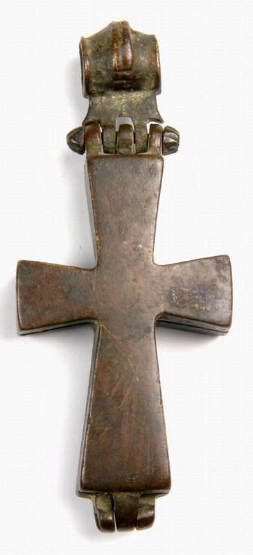 OBJEKTE AUS BRONZE. 
SCHMUCK. 
BRONZE-KREUZE, byzantinisch. Enkolpion, schlich...