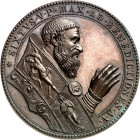 EUROPA. 
ITALIEN-Kirchenstaat. 
Sixtus V. 1585-1590. Medaille o.J. (o. Sign.) Barhäuptiges, tonsiertes Brb. in Pluviale n.r., die Rechte segnend erh...