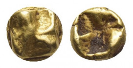 IONIA, Uncertain. (Circa 625-600 BC). EL, 1/24 Stater.
Obv: Raised clockwise swastika pattern.
Rev: Quadripartite incuse square.
Weidauer -; Traité...