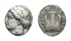 IONIA, Kolophon. (Circa 375-330 BC) AR, Diobol. İllegible magistrate name.
Obv: Laureate head of Apollo left.
Rev: Lyre with five strings.
Milne, C...