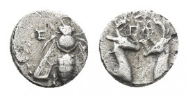 IONIA, Ephesos. Diobol (Circa 390-330 BC).
Obv: E-[Φ] Bee.
Rev: E-Φ Above two stags heads face to face.
SNG SNG Turkey 1.1, 209; SNG von Auclock, 1...