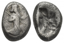 ACHAEMENID EMPIRE. Time of Darios I to Xerxes II (485-420 BC).AR Siglos. Sardes.
Obv: Persian king in kneeling-running stance right, holding spear an...