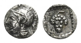 CILICIA, Soloi. AR Tetartemorion (Circa 410-375 BC.).
Obv: Helmeted head of Athena left.
Rev: Grape bunch within linear circle.
SNG Levante 48 var....
