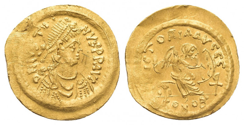 JUSTIN I (518-527 AD) Gold Semissis, Constantinopolis.
Obv: D N I[VS]TINVS P P ...