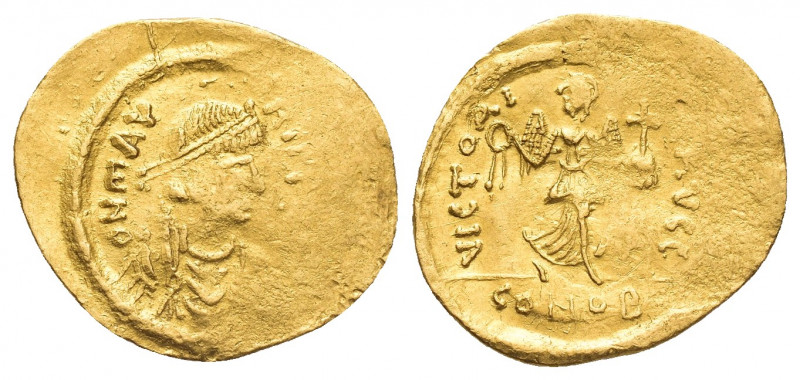 MAURICE TIBERIUS (582-602 AD). GOLD Semissis, Constantinople.
Obv: δ N MAVRI [P...