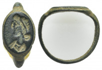 ANCIENT BRONZE ROMAN RING (4TH-3RD CENTURY A.D)
Portrait of woman (Honorius?) facing left.
Condition : See picture.
Weight : 1.74 gr