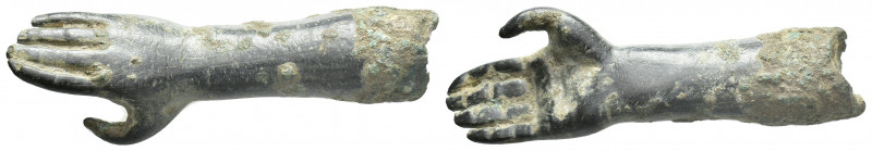 ANCIENT ROMAN BRONZE HAND. (1nd - 3rd century A.D)
Condition : See picture.
We...