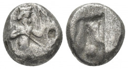 ACHAEMENID EMPIRE. Time of Darios I to Xerxes II (485-420 BC).AR Siglos. Sardes.
Obv: Persian king in kneeling-running stance right, holding spear an...