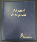 Albúm EL PAPEL DE LA PESETA. RCM FNMT. Contiene 39 láminas con unos 80 facsímiles de billetes de reales de vellón y pesetas con notas descriptivas. De...