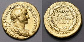TRAJAN (98-117) Aureus (7,04g) Rome 103-111. A/ IMP.TRAIANO AVG.GER.DAC.P.M.TR.P. Son buste lauré et drappé à droite. R/ COSVPP/SPQR/OPTIMO/PRINC ddan...