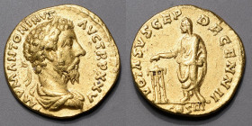 MARC AURELE Empereur (169-177). Aureus (6,61g.) Rome 170-171 A/IMP.M.ANTONINVS AVG.TR.P. Son buste lauré et drapè à droite.
R/ VOTA SVSCEP.DECENN.II ...