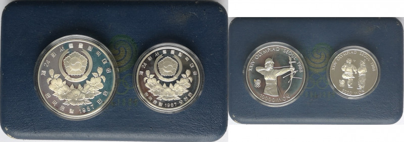 Monete Estere. Corea del sud. Cofanetto con 2 monete. 10000 e 5000 Won 1988. Ag....