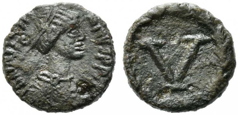 Justinian I (527-565). Æ 5 Nummi (12mm, 1.49g). Imitative (Sicilian?) mint, 538-...