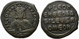 Leo VI (886-912). Æ 40 Nummi (27mm, 8.52g). Constantinople. Facing bust, wearing crown and chlamys, holding akakia. R/ Legend in four lines across fie...