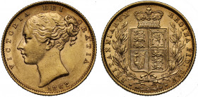AU58 | Victoria (1837-1901), gold Sovereign, 1862, wide date with hooked 6, second young filleted head left, WW incuse on truncation for engraver Will...
