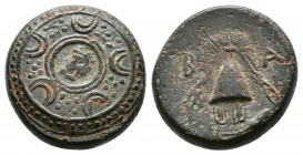 (Bronze. 4.84g 16mm) Kings of Macedon. Uncertain mint in Asia. Alexander III \"the Great\"" 336-323 BC. Unit AE
Macedonian shield, on boss, head faci...