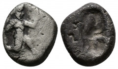 (Silver. 5.10g. 14mm) PERSIA. Achaemenid Empire AR Siglos, times of Artaxerxes II to Artaxerxes III. ca 375-340 BC.
Persian king or hero, wearing kid...