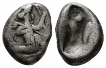 (Silver 5.33g 13mm) PERSIA. Achaemenid Empire AR Siglos, times of Artaxerxes II to Artaxerxes III. ca 375-340 BC.
Persian king or hero, wearing kidar...