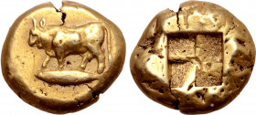 Mysia, Kyzikos EL Stater. Circa 500-450 BC. Bull walking to left on tunny fish to left / Quadripartite incuse square. Von Fritze 88; cf. Boston MFA 14...