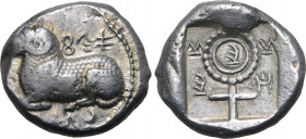 Cyprus, Salamis AR Stater. Nikodamos, circa 460-450 BC. Recumbent ram to right; Cypriot script 'ba-si-le-wo-ni-ko-ta-mo' around / Large ornate ankh en...