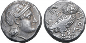 Baktria, 'Athenian Series' AR Tetradrachm. Uncertain mint in the Oxus region, circa 261-239/8 BC. Attic standard. Head of Athena to right, wearing ear...