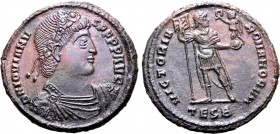 Jovian BI 29mm. Thessalonica, AD 363-364. D N IOVIANVS P F P P AVG, rosette-diademed, draped and cuirassed bust to right / VICTORIA ROMANORVM, Emperor...
